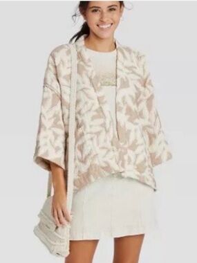 Universal Thread Beige & Cream Patterned Open-Front quilted kimono